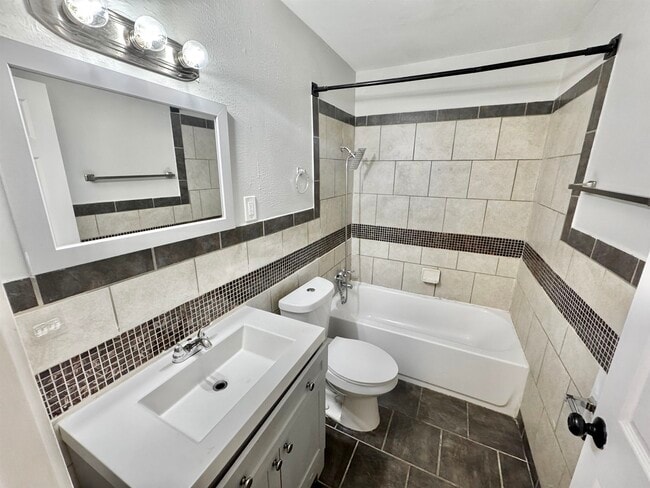 Building Photo - 1711 Coleen Rd