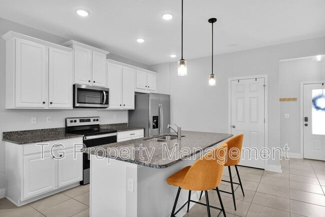 Building Photo - 13968 Molina Dr