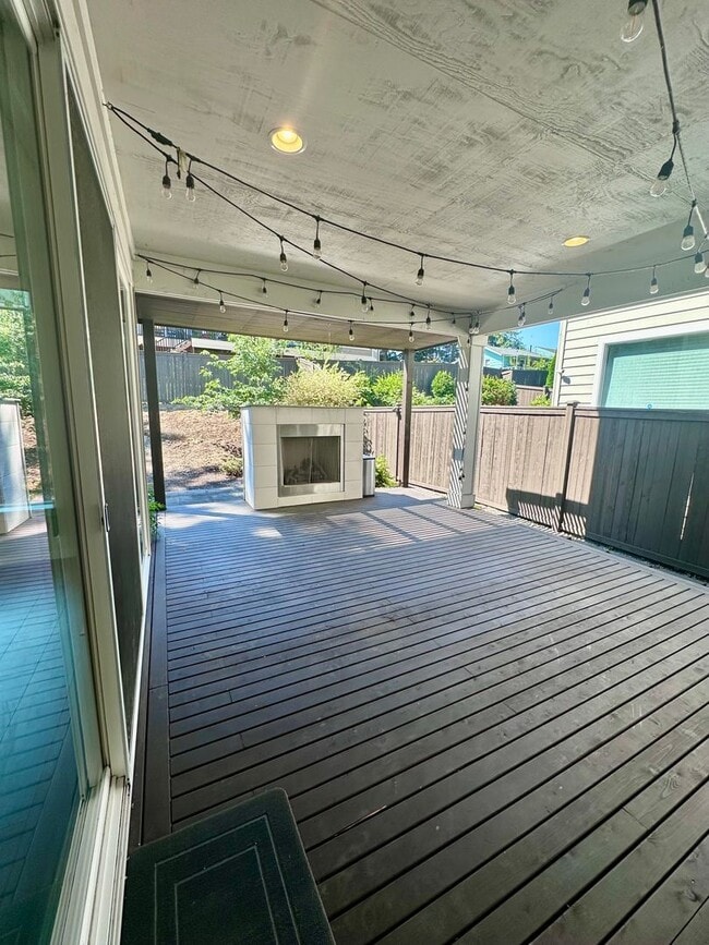 Building Photo - Luxury 4bed/2.5 bath home on Cul-de-sac! E...