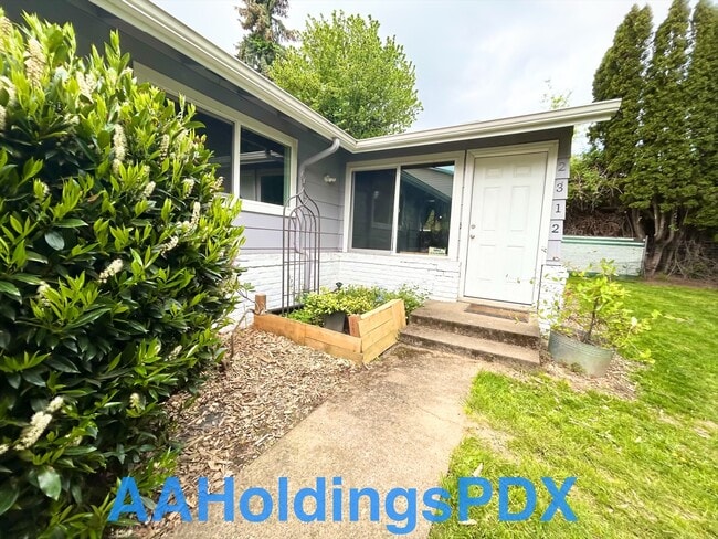 Building Photo - 2312 NE Lombard St