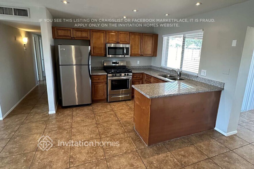 Building Photo - 19231 N 17th Dr