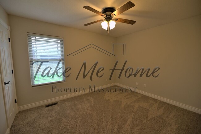 Building Photo - 3 Bedroom in East Springfield!