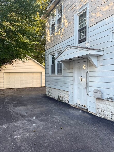 2nd Side Entrance - 225 Wilmore Pl