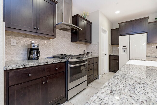 Building Photo - 582 Pasture Ave