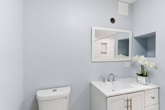 Building Photo - 336 W Palisade Ave