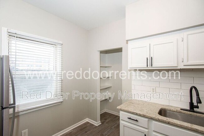 Building Photo - 1329 E Market St