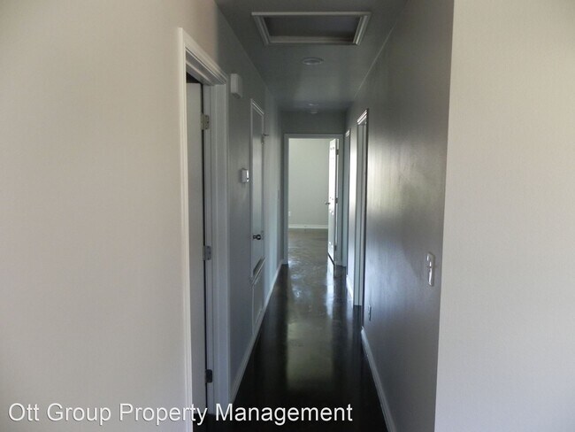 Building Photo - 208 Lowes Blvd