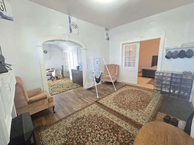 Building Photo - 205 Cheyenne Ave