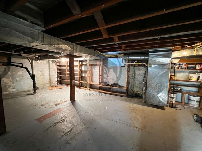 Building Photo - Adorable Historical Home