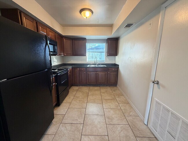Building Photo - 7108-7108 S Kissimmee St