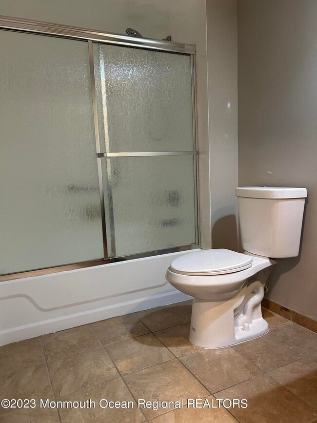 Building Photo - 136 Amberly Dr