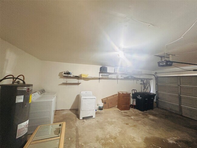 Building Photo - 10502 Long River Dr