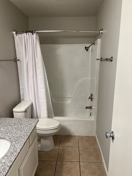 Building Photo - 424 SE G St