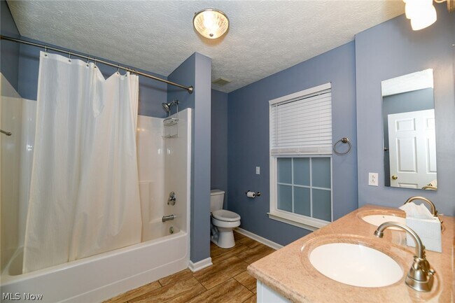 Building Photo - 200 Weatherstone Ct