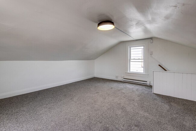 Building Photo - AVAILABLE NOW - Beautifully RENOVATED 3 Bedroom Home w/ TONS of Natural Light!