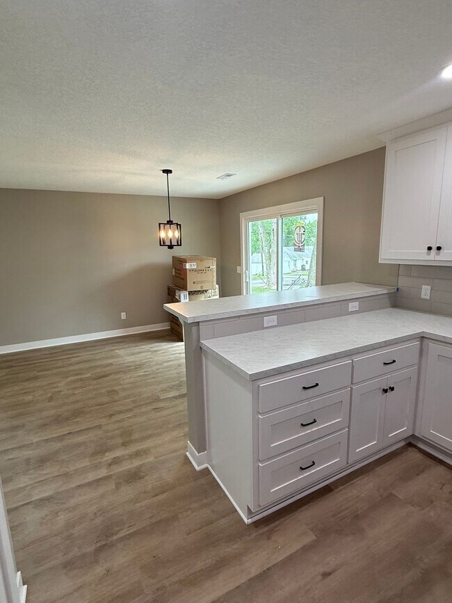 Building Photo - Benton duplex