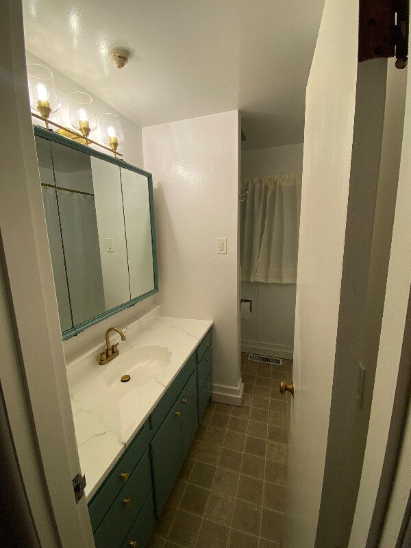 Building Photo - 535 SE Scenic View Dr