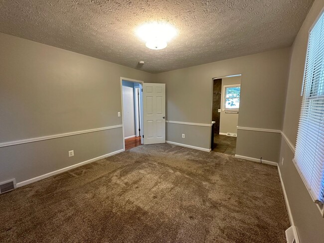 Building Photo - Single Family Home in Alto!