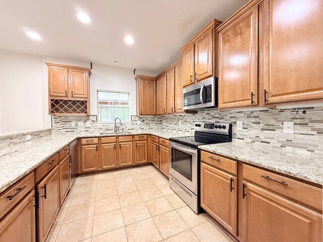Building Photo - Spacious Two-Story Home with Hot Tub, Pool Table & Fenced Yard in Panther Creek