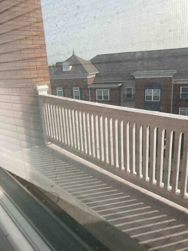 Building Photo - 3241 Jefferson Ave