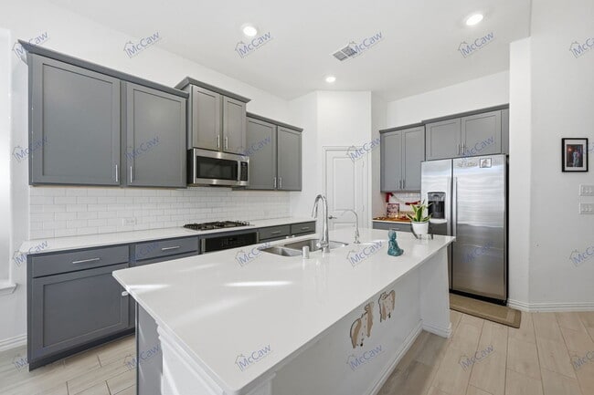 Building Photo - 2121 Esher Dr