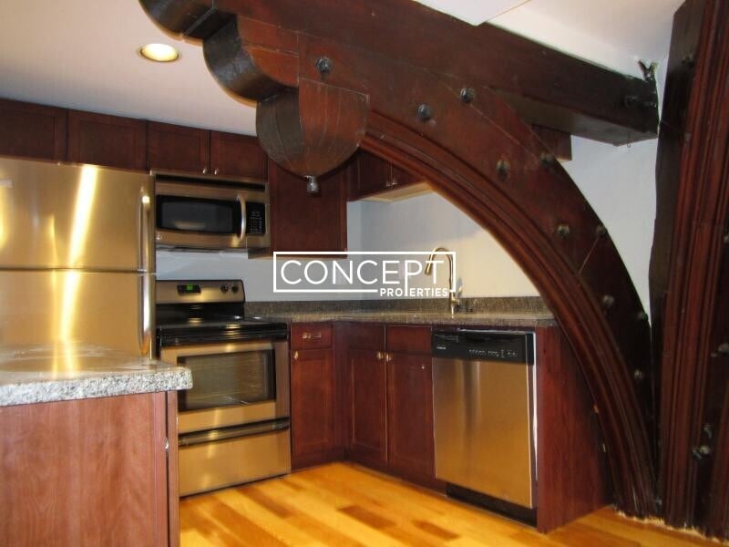 Building Photo - 17 Bow St