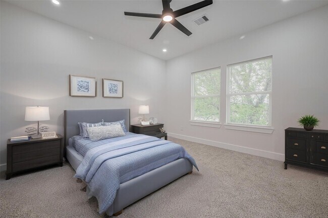 Building Photo - 7546 Charlie St