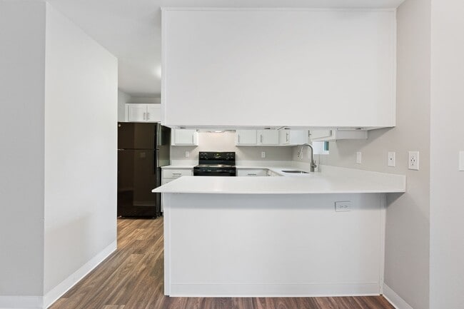 Building Photo - Come Home To An Amazing View! Remodeled Two Bedroom Two Bath! $1000 Off Your First Full Month!