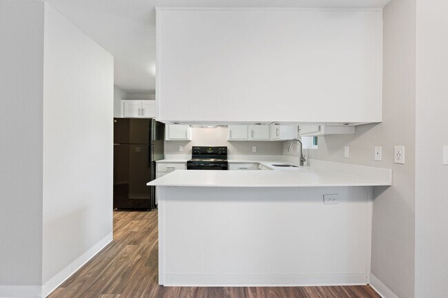 Building Photo - Come Home To An Amazing View! Remodeled Two Bedroom Two Bath!