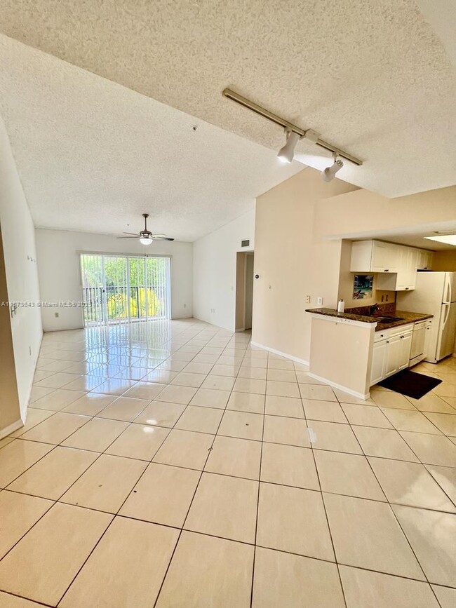 Building Photo - 400 Crestwood Ct N