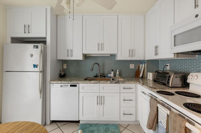 Building Photo - 3 Bedroom 2 Bathroom Furnished Condo