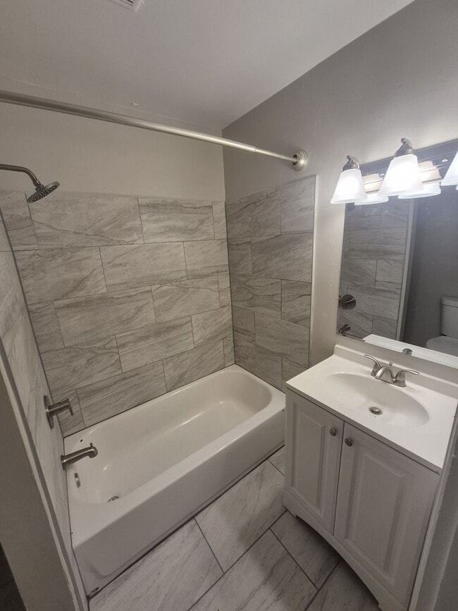 Building Photo - 132 Evergreen Ave