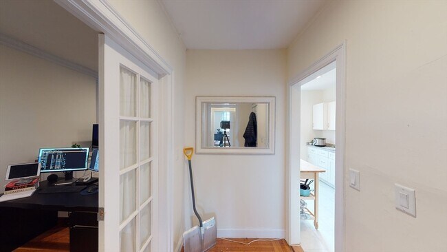 Building Photo - 6 Brimmer St