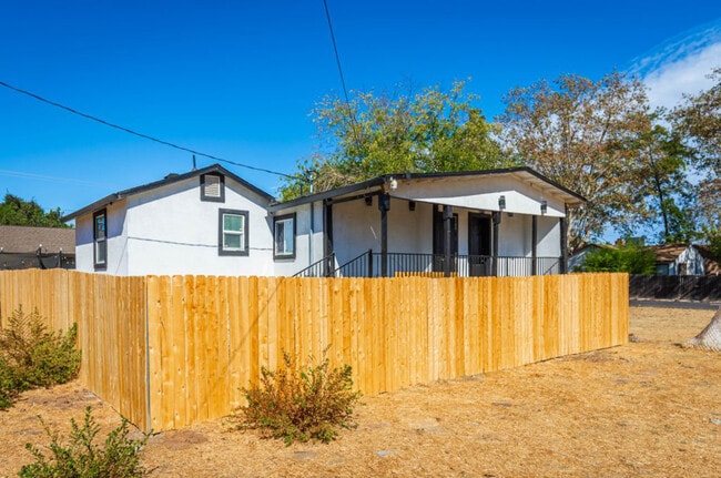 Building Photo - 3741 Jasmine St