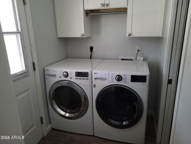 Building Photo - 2821 E Cortez St