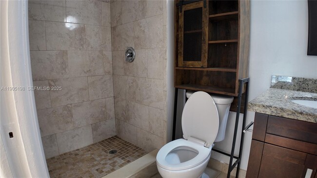 Building Photo - 3326 Farragut St