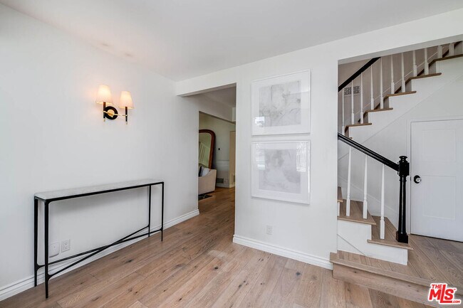 Building Photo - 4239 McFarlane Ave