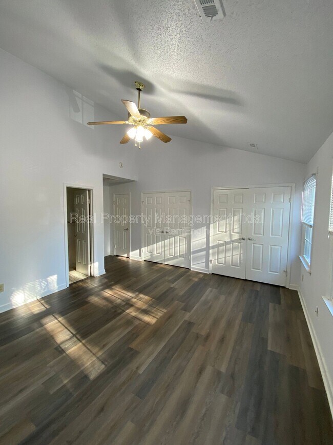 Building Photo - 610 Guy Ln