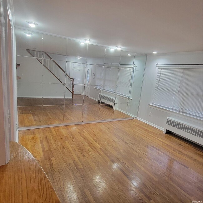 Building Photo - 619 Willis St