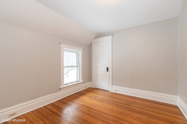 Building Photo - 1492 McDaniels Ave