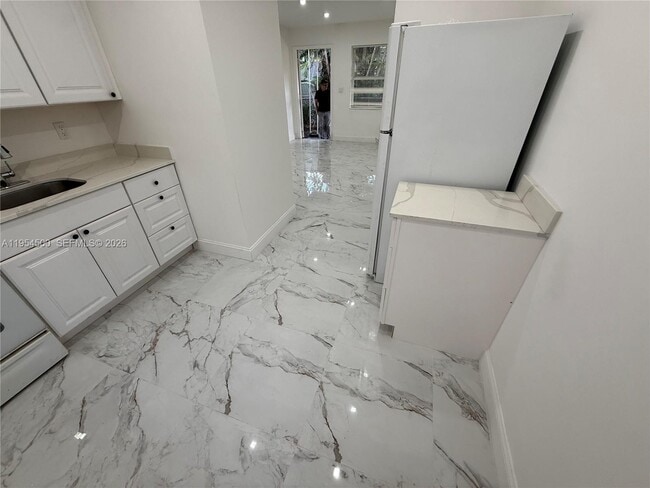 Building Photo - 505 N 24th Ave