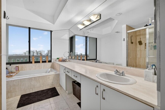 Building Photo - 1000 W Island Blvd