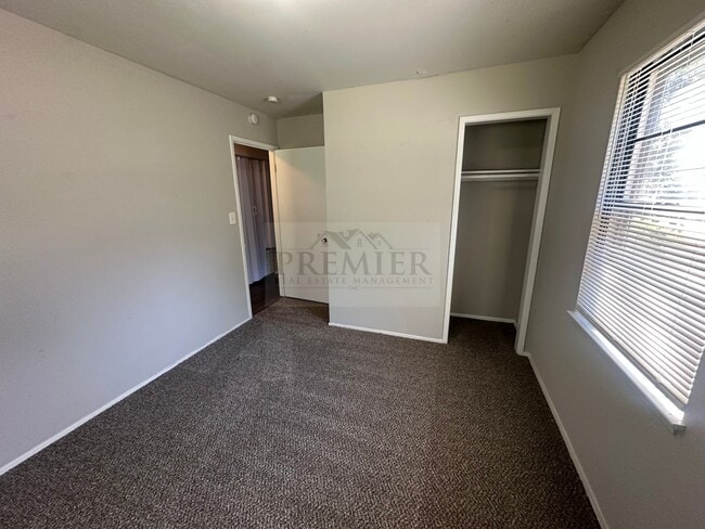 Building Photo - 2709 Highland Dr