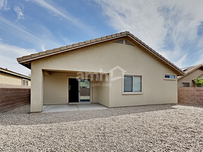 Building Photo - 4133 E Lushfield Dr