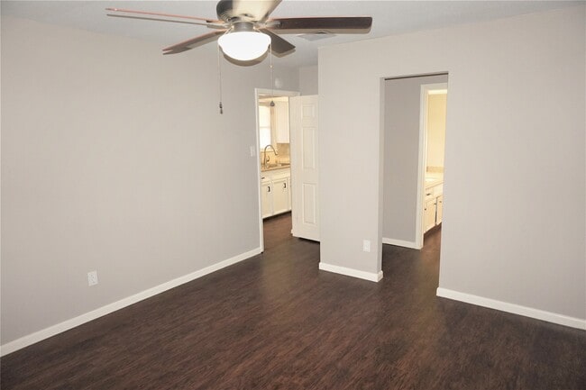 Building Photo - 2727 Tinechester Dr