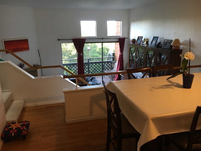 Dining Are - 316 Donahue St