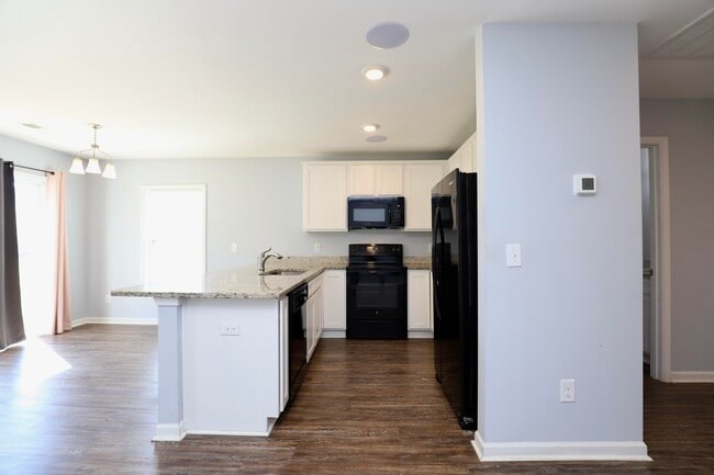 Building Photo - 1009 Providence Plantation Dr