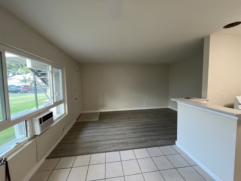 Building Photo - 207 S Lillie Ave