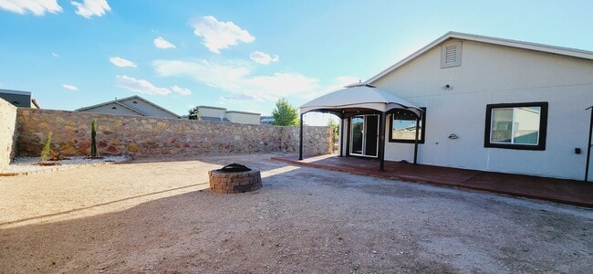Building Photo - Stunning 4 bedroom, 2 bath home in East El Paso!