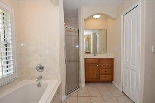 Building Photo - 11 Zenith Ct
